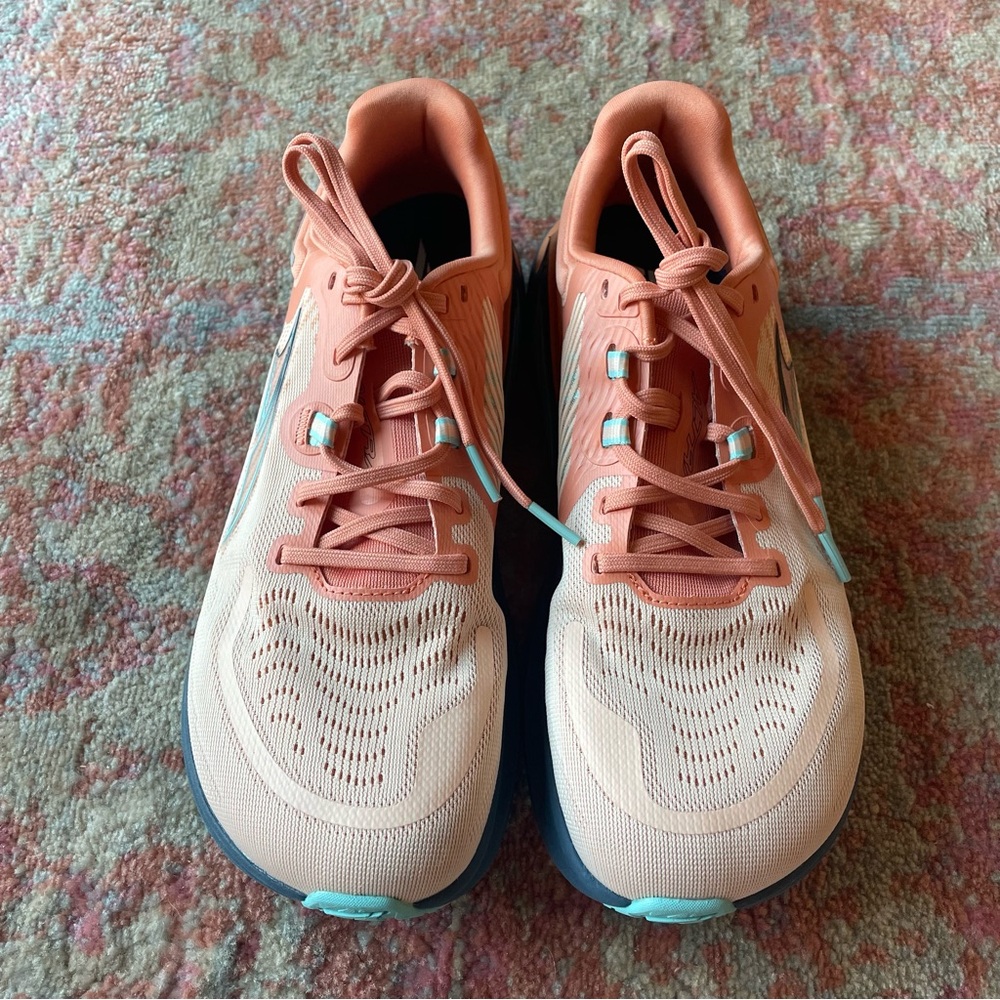 Altra Paradigm 7 Women's Size 9.5 Coral/Navy Like New